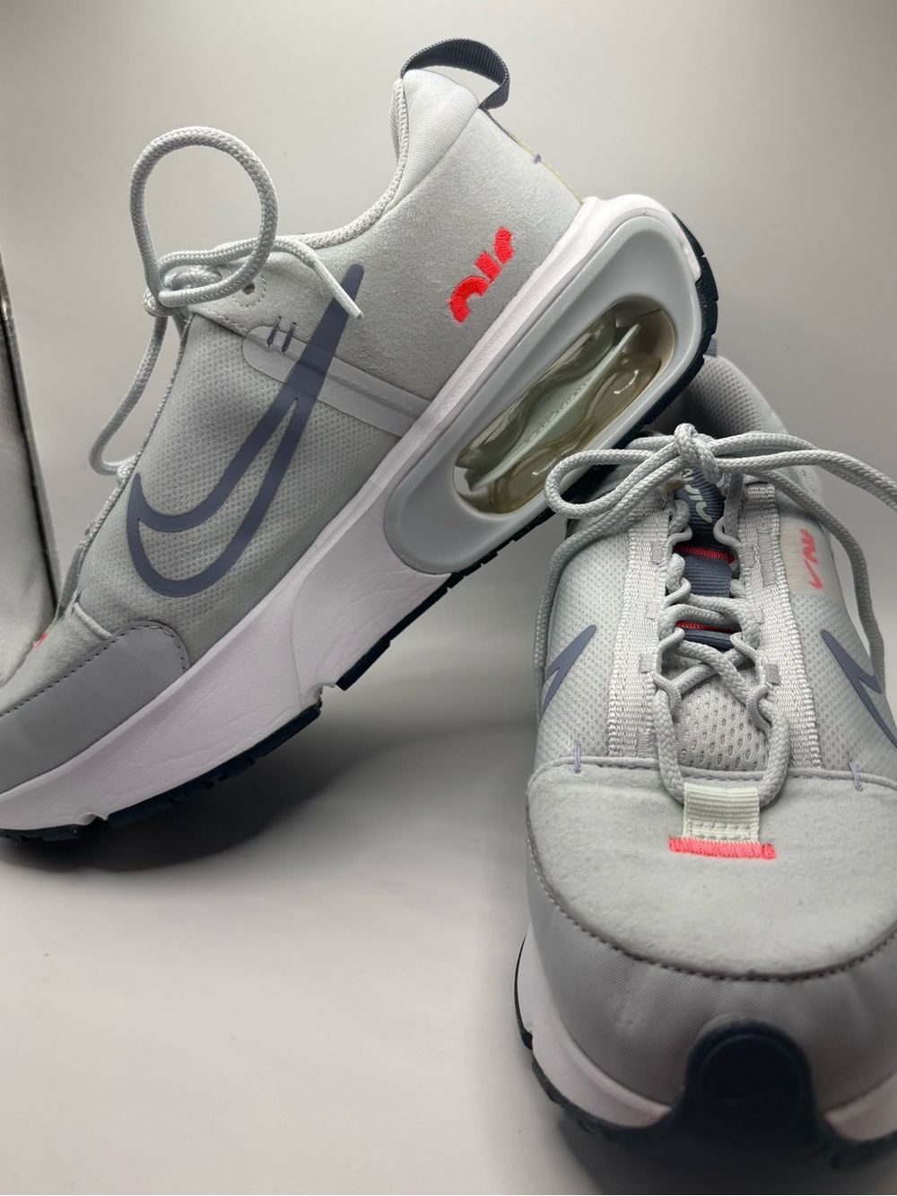 Nike Air Max Gray/White Interlock Lightweight Sneaker Women’s Size 8 DQ2904-400 - Picture 5 of 13